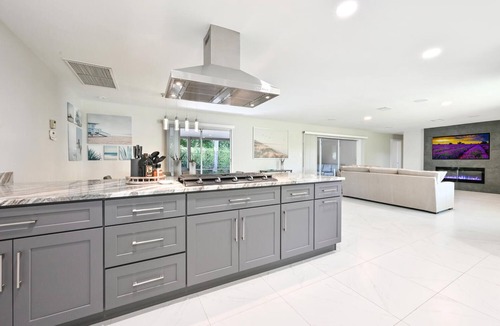 Willoughby Acres House | PROMO 5% WEKKLY/10% MONTHLY DISC.nRenovated Tropical Paradise Home with Hot Tub