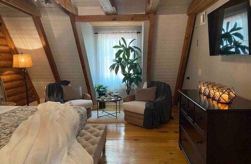 Jupiter Farms Cabin | Prv 6/4 Gated Log Cabin Pool Home w/ Guest House!