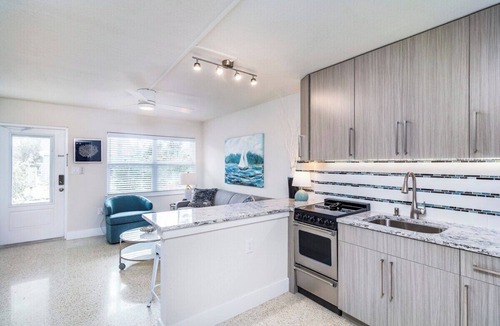 Winslow Reserve Apartment | Pure Luxury! New 1br Modern Apt Steps to Beach - Unit E