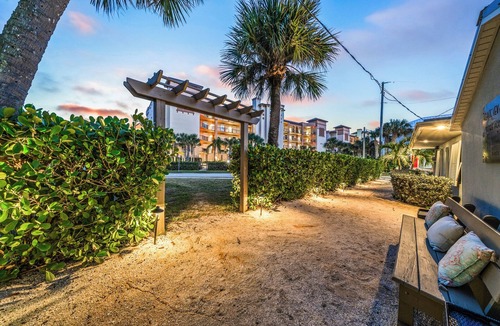 Winslow Reserve Apartment | Pure Luxury! New 1br Modern Apt Steps to Beach - Unit E