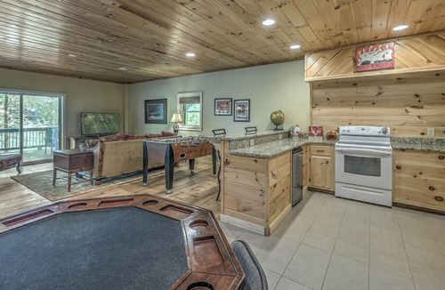 Blairsville Cabin | Pure Pleasure on the Lake- Pet Friendly | Lake Front | Private Dock on Lake Nottely