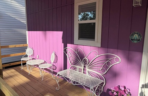 Cape Girardeau Apartment | Purple Tiny House with Fire pit & Nature