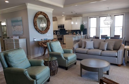 Plantation House | Put your TOES IN THE WATER at this fabulous Gulf Front home located in the West Gulf Beaches area.