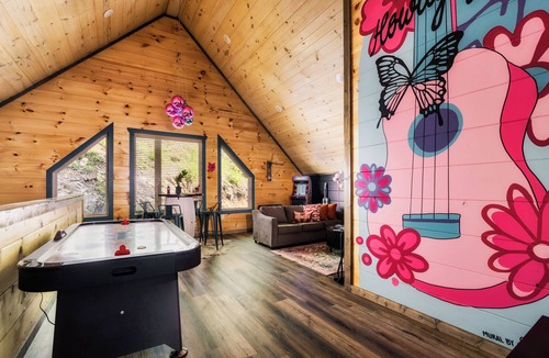 Sevierville Cabin | Putt-Putt, Hot Tub, Laser Tag, Arcade, Deck, Air Hockey, Resort Pool, Grill