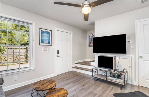 Biddleville Condo | QC House of the 80s