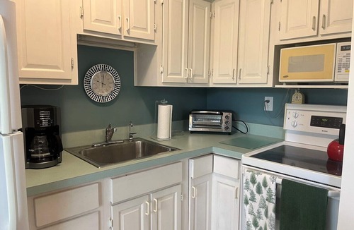 Marco Island Condo | Quaint 1 bedroom condo.Guest Ready