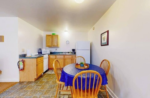 Waynesville Condo | Quaint condo across from the lake with shared lakeside pool and trails - dogs OK