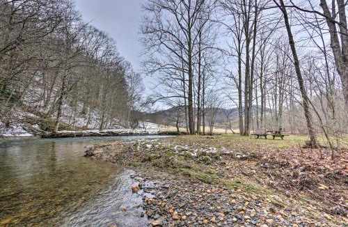 Creston House | Quaint Creston Hideaway w/Mtn Views & Hot Tub!