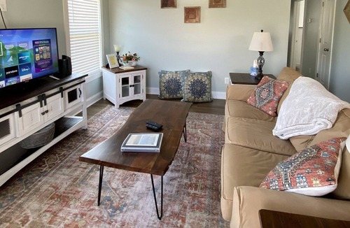 Landrum Cottage | "Quaint ~ Fresh ~ Convenient"