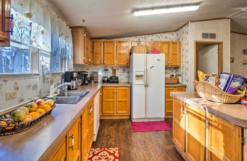 Rockwood House | Quaint Home w/ Dock & Lake Access!