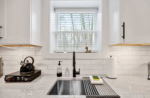 Scottdale Apartment | Quaint Quarters | * From 1 to 10 Guests *