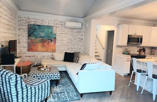 Historic Seaport House | Quaint, Quiet & Convenient - CasaBianca is The Perfect Old Town Sanctuary
