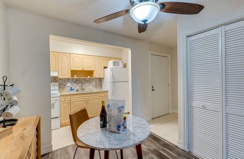 Gulf Gate Estates Condo | Quaint Sarasota Condo: 4 Mi to Siesta Key Beach!