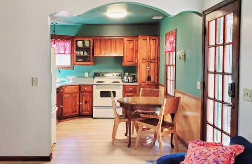 Toccoa Cottage | Quaint Secluded 3BR/2BA Cottage w/Fire Pit