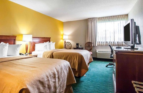 Cairo Hotel | Quality Inn Cairo I-57
