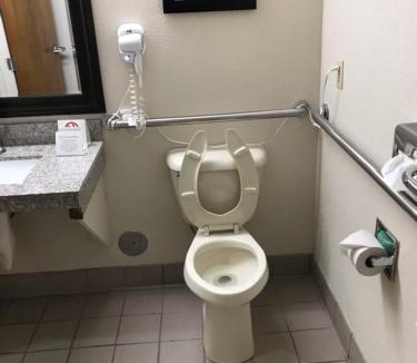 Clinton Hotel | Quality Inn Clinton-Knoxville North