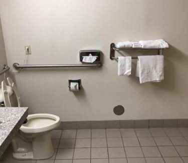 Clinton Hotel | Quality Inn Clinton-Knoxville North