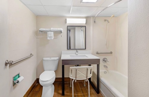 Columbus Hotel | Quality Inn Columbus, MS