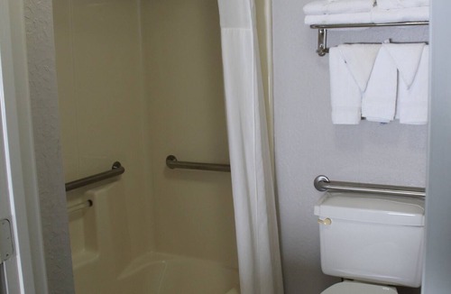 Crossville Hotel | Quality Inn Crossville Near Cumberland Mountain State Park