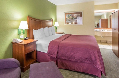 Knoxville Hotel | Quality Inn Merchants Drive