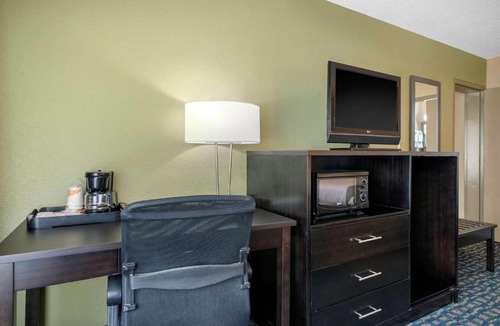 Brooksville Hotel | Quality Inn & Suites Brooksville I-75-Dade City