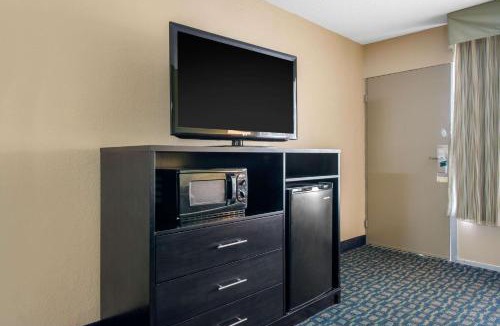Brooksville Hotel | Quality Inn & Suites Brooksville I-75-Dade City