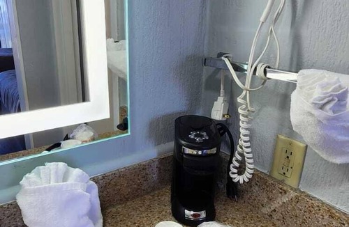 Pensacola Hotel | Quality Inn & Suites Gulf Breeze Bayside near Pensacola Beach