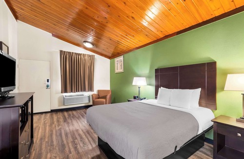 Tullahoma Hotel | Quality Inn Tullahoma