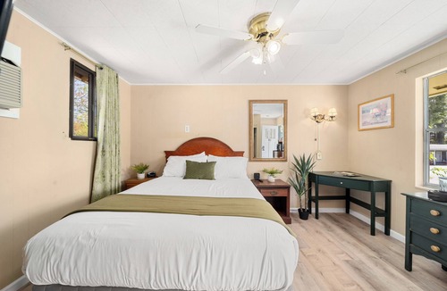 Hendersonville Hotel | Queen Hotel Rm 5 mins to Downtown Hendo/Flat Rock