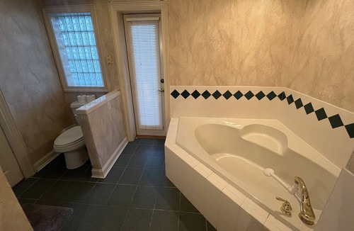 Lakeside House | Queen Suite on The Lake