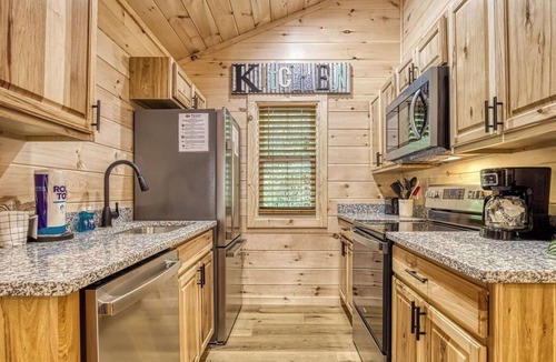 Cosby Cottage | Queens Quarters- Pickleball Court, Creek, WIFI, Mountain Views, Starting at $79"