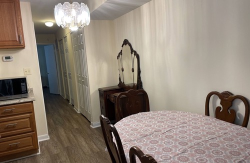 Woodberry Apartment | Quiet 2 Bedroom Apartment Condo close to Downtown - Emerald Elite