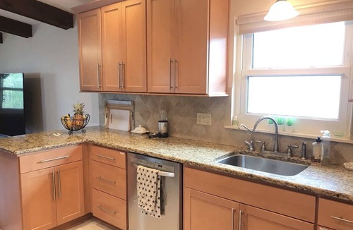 North Bay Hills House | Quiet 2-BR house w/pool & office. Monthly rental.