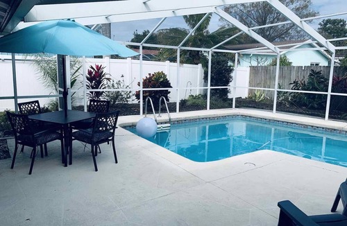 North Bay Hills House | Quiet 2-BR house w/pool & office. Monthly rental.