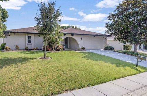 North Bay Hills House | Quiet 2-BR house w/pool & office. Monthly rental.