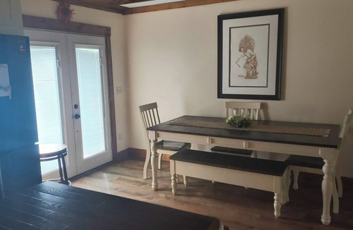 Hendersonville House | Quiet 3 Bedroom home surrounded by mountains in Hendersonville NC