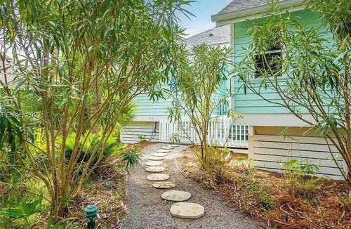 Deer Lake House | Quiet 3br/2ba Home with Cathedral Ceilings and Tons of Natural Light, 234 Deerfield Court
