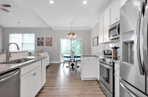 Westport House | Quiet 3BR Retreat near LKN