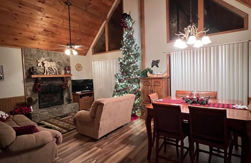 Kyle Cabin | Quiet and Private Cabin near White Oak Creek.