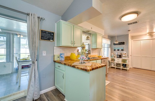 Pine Ridge House | Quiet Beverly Hills Vacation Rental w/Pool & Spa!