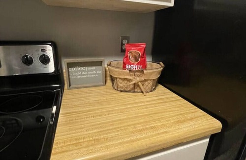 Athens Condo | Quiet Condo off Lumpkin/Perfect Gameday Haven