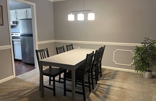 Athens Condo | Quiet Condo off Lumpkin/Perfect Gameday Haven