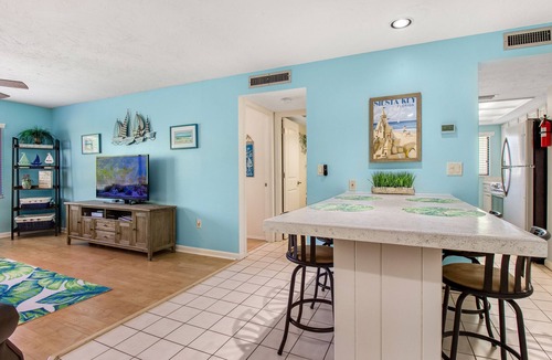 Siesta Key Condo | Quiet condo with a heated pool & central AC - short walk to the beach