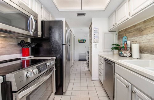 Siesta Key Condo | Quiet condo with a heated pool & central AC - short walk to the beach