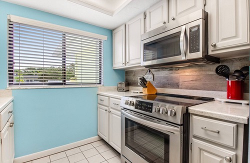 Siesta Key Condo | Quiet condo with a heated pool & central AC - short walk to the beach