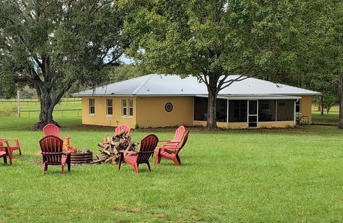 Williston House | Quiet Country Getaway in Horse County Close to Ocala/Gainesville, Pet Friendly!
