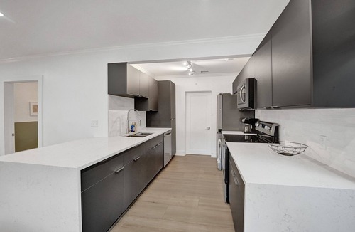 South Corals House | Quiet Escape | Private Yard/BBQ | Walk 2 Downtown