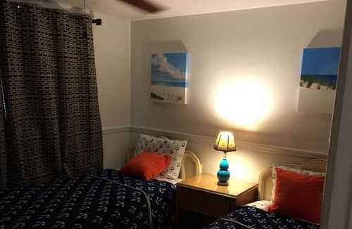 Gulf Coast Acres House | Quiet family bungalow on a quiet street near everything.