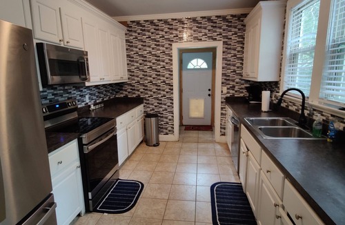 Rosewood House | Quiet family home located close to everything that Columbia has to offer.