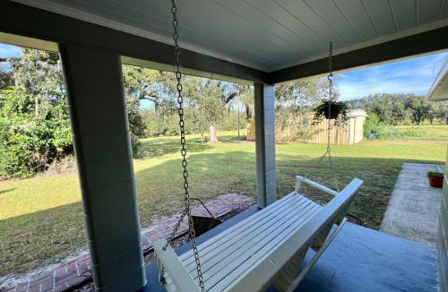 Webster House | Quiet Farmhouse IN THE COUNTRY close to major theme parks